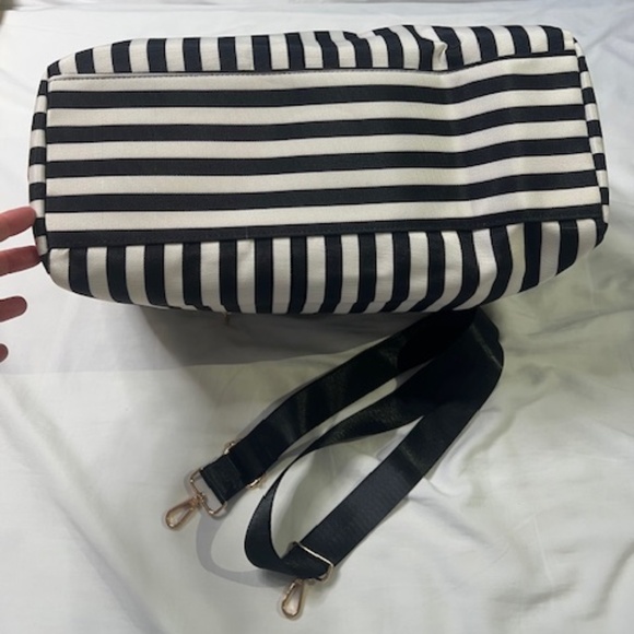 NWOT Alice + Olivia Black & White Positano Striped Duffel Bag - Picture 6 of 11